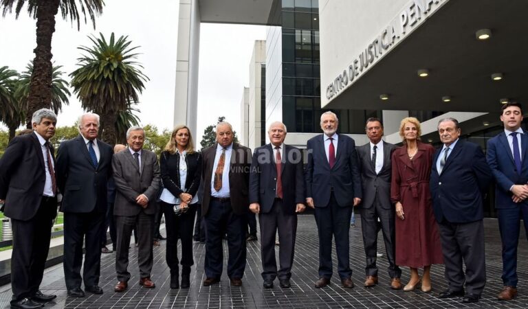 El gobernador recorrió el edificio junto a otras autoridades. Gentileza: prensa Gobierno de Santa Fe.