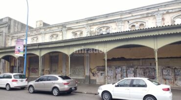 En un estado de total deterioro está hoy el histórico inmueble de la ciudad de Rafaela. El municipio pretende expropiarlo para su recuperación. Gentileza.
