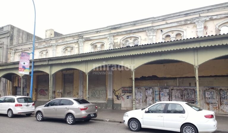 En un estado de total deterioro está hoy el histórico inmueble de la ciudad de Rafaela. El municipio pretende expropiarlo para su recuperación. Gentileza.