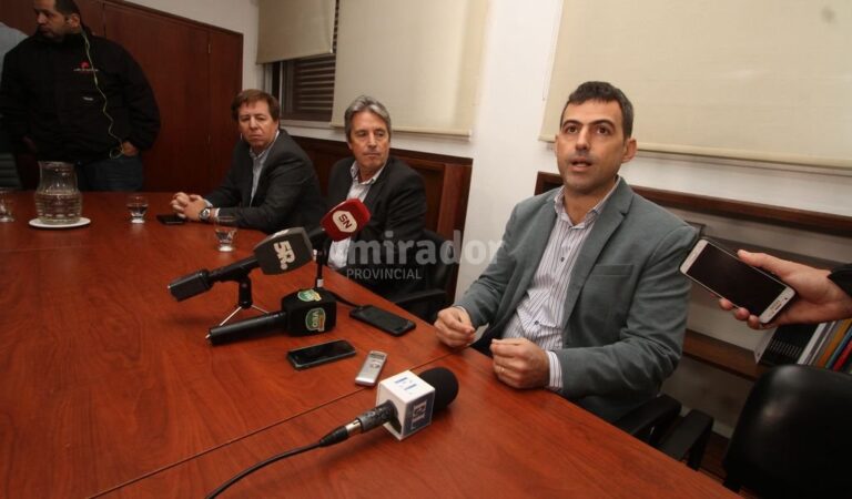 Asunción. Santiago Amézaga fue presentado como director del Ente Aeropuerto Sauce Viejo. Guillermo Di Salvatore.