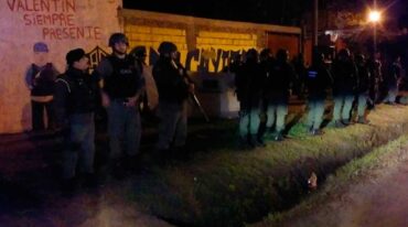 En el lugar del crimen se desplegó un fuerte operativo de la policía con apoyo de Gendarmería. Rosario3