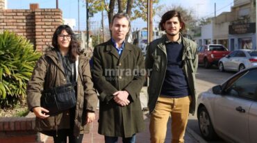 Promotores municipales brindan consejos y recogen información sobre la evolución de los programas de reciclaje. Gentileza: prensa Municipalidad de San Lorenzo.