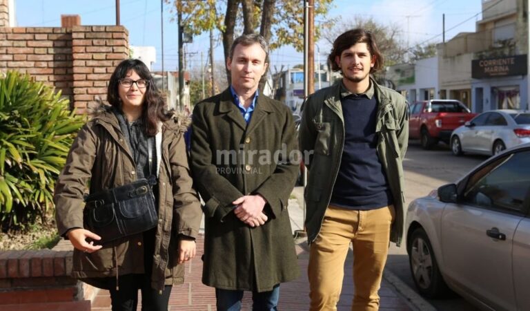 Promotores municipales brindan consejos y recogen información sobre la evolución de los programas de reciclaje. Gentileza: prensa Municipalidad de San Lorenzo.