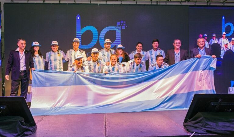 28 personas invitadas por la firma de seguros viajan a ver la Copa del Mundo de Fútbol. Gentileza: prensa Nueva Comunicación.