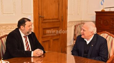 El gobernador habló con Francisco Camaño Domínguez sobre la reforma de la Constitución provincial. Gentileza: prensa Gobierno de Santa Fe.