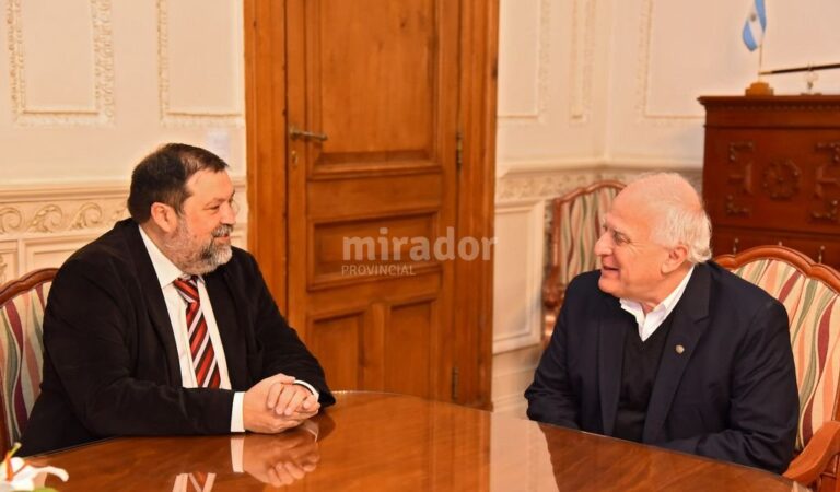 El gobernador habló con Francisco Camaño Domínguez sobre la reforma de la Constitución provincial. Gentileza: prensa Gobierno de Santa Fe.