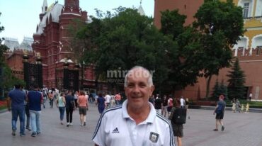 En Rusia. Marcelo Martín a metros del ingreso a la Plaza Roja en una Moscú cálida