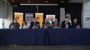 Todo listo. Un instante del acto de presentación oficial realizado en el hotel UNL-ATE. Mauricio Garín.