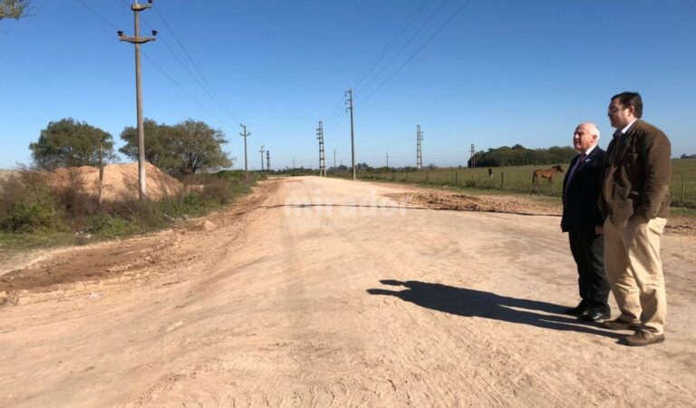 Lifschitz observó junto a Sarasola el avance de las obras. Gentileza: prensa Municipalidad de Casilda.