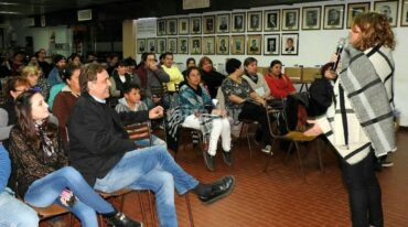 La capacitación les permite a los asistentes desarrollar actividades cumpliendo las normas de seguridad alimentaria. Gentileza: prensa Municipalidad de Firmat.