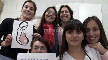 Personal médico y de enfermería se tomaron una fotografía dentro del Samco de Rafaela con carteles en los que se veía 'No cuenten conmigo'. Mirador Provincial.