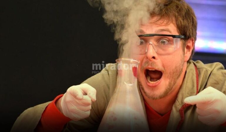 El objetivo de este ciclo es explorar zonas donde la ciencia y la cultura confluyen al poner en escena diferentes piezas artísticas de teatro