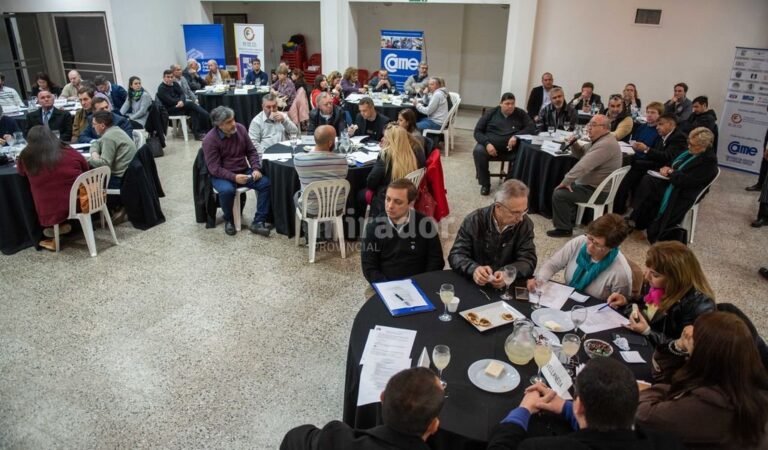 La reunión plenaria de FE.CE.CO convocó a casi 100 representantes de toda la provincia.  Gentileza: Mario Platini.