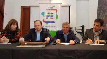 Tres firmas se presentaron como oferentes para construir las casas. Gentileza: prensa Gobierno de Santa Fe.
