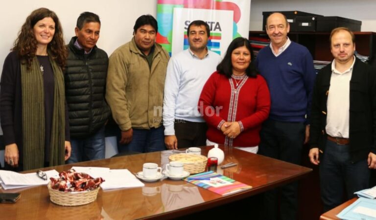 El convenio con el Instituto Provincial de Aborígenes Santafesinos (IPAS) es para proyectos habitacionales y de urbanización. Gentileza: prensa Gobierno de Santa Fe.