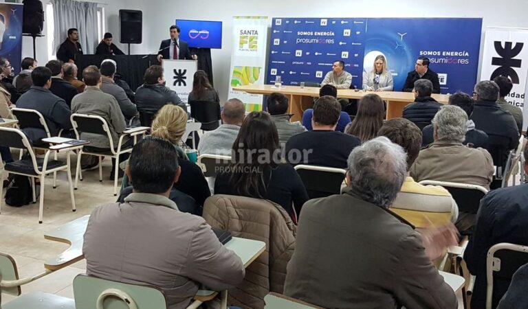 La secretaria Geese y el intendente Vallejos estuvieron en la presentación. Gentileza: prensa Gobierno de Santa Fe.