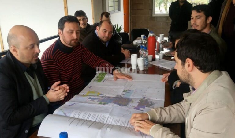 El estudio incluirá encuestas y foros que permitan analizar los movimientos entre ambas ciudades para definir una nueva vinculación con carácter urbano. Gentileza: prensa Gobierno de Santa Fe.