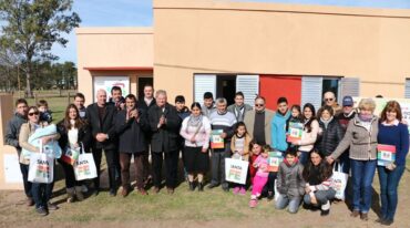 El vicegobernador estuvo presente en la entrega de las casas. Gentileza: prensa Gobierno de Santa Fe.