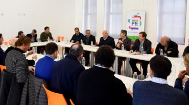 En la reunión se analizaron los cambios a implementar para reglamentar camiones con mayores cargas. Gentileza: prensa Gobierno de Santa Fe.