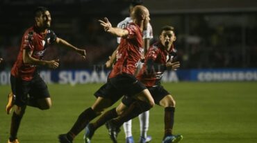 Matías Fritzler festeja su gol