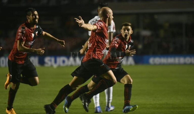 Matías Fritzler festeja su gol