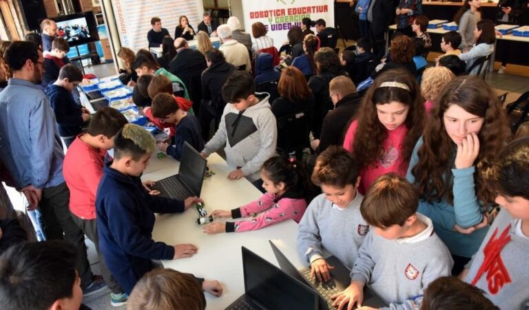 El objetivo de los talleres es incentivar en niños y niñas el desarrollo de las denominadas habilidades blandas. Gentileza: prensa Municipalidad de Rosario.