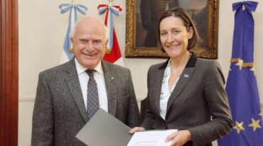El gobernador recibió a la diplomática francesa Aude Maio-Coliche. Gentileza: prensa Gobierno de Santa Fe.