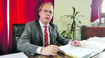 Saglione señaló que la Provincia había presupuestado 2.300 millones para este año en ese concepto de los cuales unos 650 estaban destinados a los 363 gobiernos municipales y comunales. Archivo.