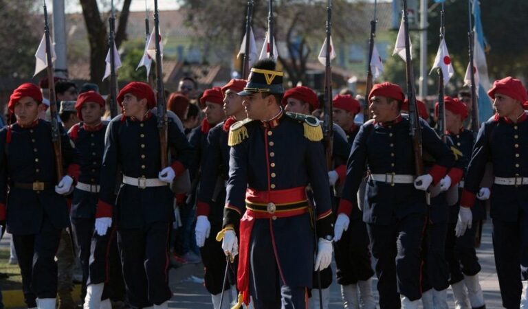 Frente al Campo de la Gloria por bulevar Sargento Cabral
