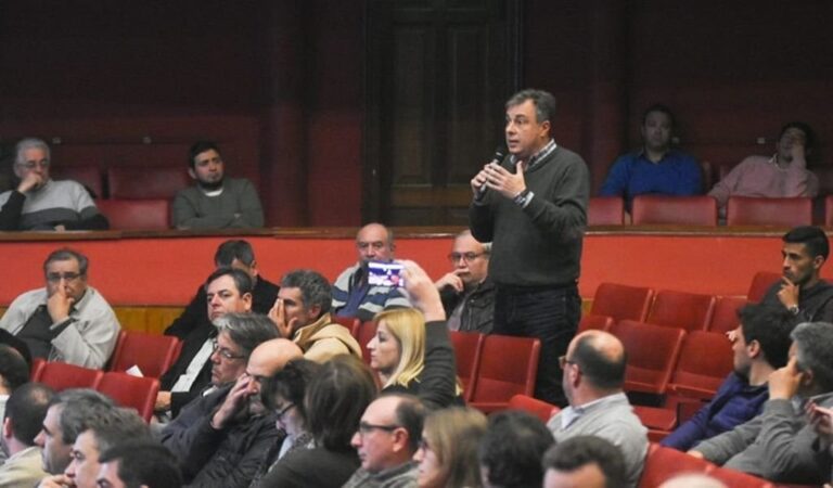 Castellano habló en el encuentro realizado en el Centro Cultural Provincial Francisco Paco Urondo. Gentileza: prensa Municipalidad de Rafaela.