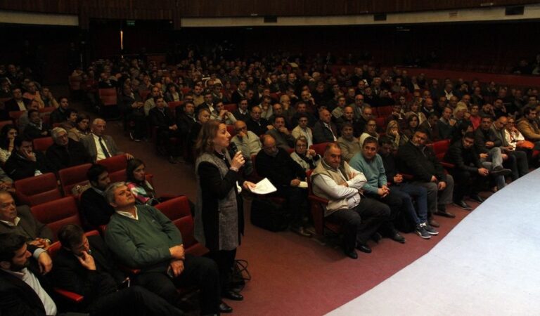 De la reunión que se llevó a cabo en el Centro Cultural Francisco 'Paco' Urondo de Santa Fe participaron también los ministros provinciales de Gobierno y Reforma del Estado