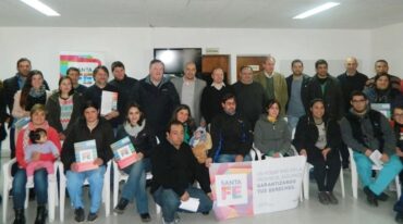 En Ceres. Allí Michlig y Crivelli hicieron entrega de recursos para la construcción de siete nuevas viviendas en lote propio. Gentileza: prensa senador Michlig.