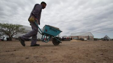 El plan económico nacional no ayuda en ningún indicador al rubro de la construcción en la provincia. 'No hay ninguna obra detenida'