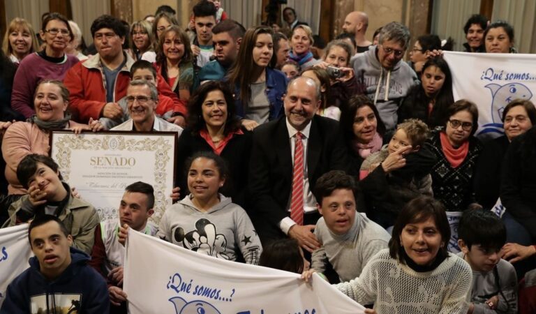 La agrupación fue condecorada en el Congreso de la Nación. Gentileza.
