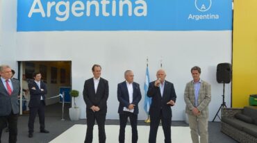 El gobernador estuvo el miércoles 5 en la exposición que se realiza en Uruguay. Gentileza: prensa Gobierno de Santa Fe.