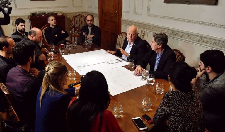 El gobernador habló con la prensa sobre la obra ya concluida. Gentileza: prensa Gobierno de Santa Fe.