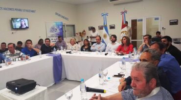 La reunión concentró a una veintena de intendentes y presidentes comunales de los departamentos La Capital