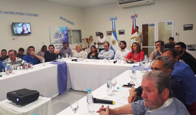 La reunión concentró a una veintena de intendentes y presidentes comunales de los departamentos La Capital