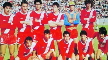 Con la camiseta de Deportivo Maipú (arriba segundo de izquierda a derecha)