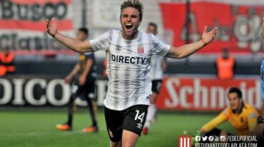 Estudiantes deberá pagarle un porcentaje a un club de San Vicente por los derechos formativos de Facundo Sánchez. Twitter.
