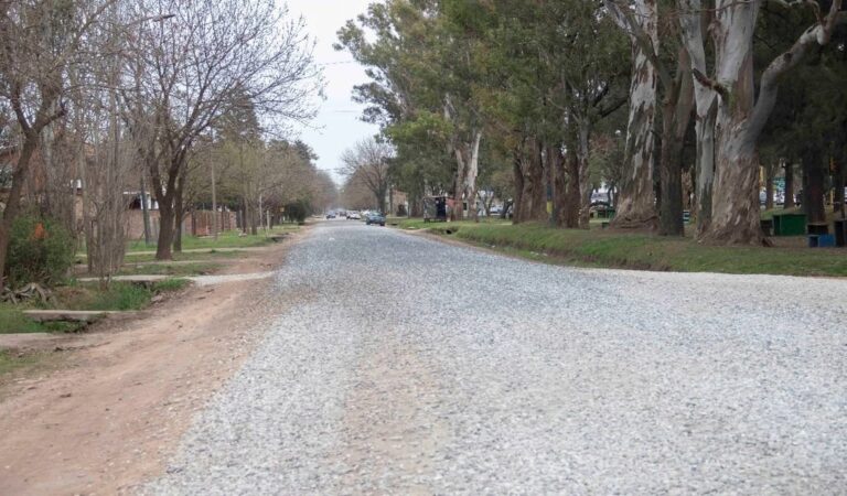 Las tareas se hacen en las dos calles que funcionan como arteria alternativa al corredor vial de ruta 9: calle San José y avenida B. Houssay. Gentileza: prensa Municipalidad de Funes.