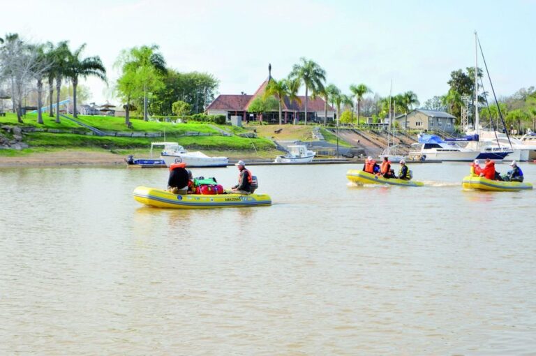 Los nueve expedicionarios dejaron atrás Paraná y navegan río arriba para cumplir el desafío de llegar al Amazonas. Sergio Ruíz