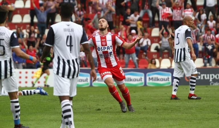 Franco Troyansky festeja su gol