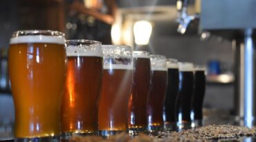 El crecimiento sostenido que mantenía la actividad de la cerveza artesanal durante 18 años -26% de acuerdo a las estadísticas de la Cámara de Cerveceros Artesanales de Argentina- quedó afectado y entró en caída libre.
