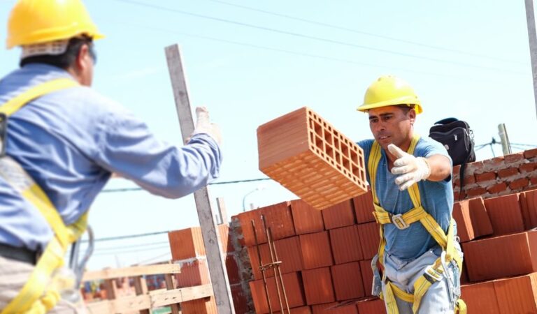 Está en marcha la construcción de 211 viviendas que se distribuyen entre nueve localidades del norte de la provincia. Gentileza: prensa Gobierno de Santa Fe.