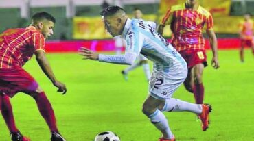 Ante Racing duelo personal con Ricardo Centurión.