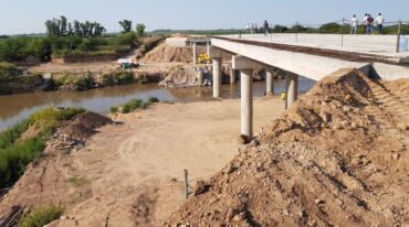 La nueva infraestructura sobre el río Carcarañá se encuentra a poco de su finalización. Gentileza: prensa Gobierno de Santa Fe.