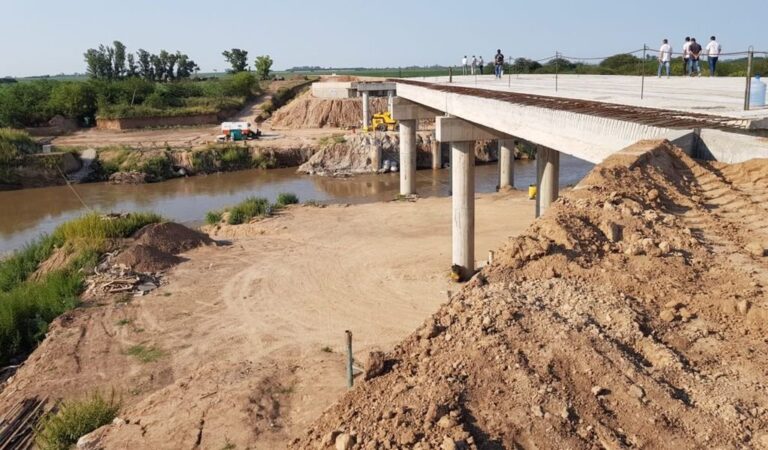La nueva infraestructura sobre el río Carcarañá se encuentra a poco de su finalización. Gentileza: prensa Gobierno de Santa Fe.