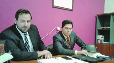 Patricio Cozzi y Ricardo Bordato son los abogados que representarán a una mujer oriunda de Chile