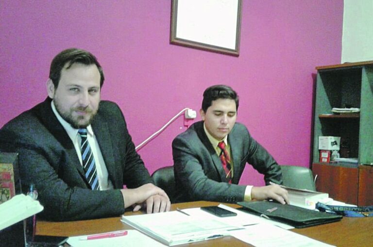 Patricio Cozzi y Ricardo Bordato son los abogados que representarán a una mujer oriunda de Chile